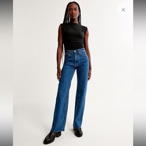 Abercrombie & Fitch High Rise 90s Relaxed Jean in Dark wash, size 6 extra long